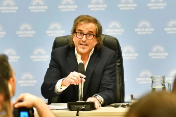 En un trámite exprés, el oficialismo logró dictaminar el Presupuesto y buscará aprobarlo este miércoles en el recinto En un trámite exprés, el oficialismo logró dictaminar el Presupuesto y buscará aprobarlo este miércoles en el recinto