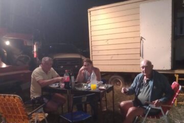 La Navidad de los contratistas: 8 historias sobre cómo es brindar en la casilla, mientras se siembra o cosecha