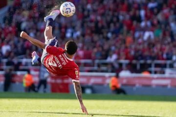 Santiago Montiel ganó el premio Puskás por su golazo ante Independiente Rivadavia Santiago Montiel ganó el premio Puskás por su golazo ante Independiente Rivadavia
