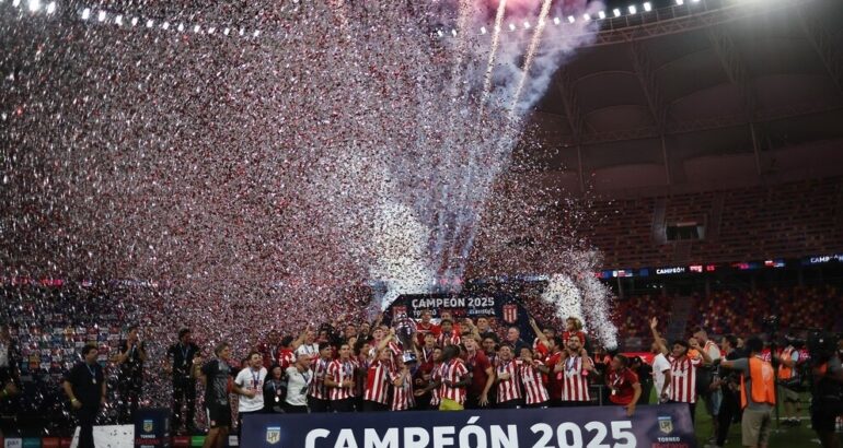 Estudiantes venció a Racing y se consagró campeón del Torneo Clausura Estudiantes venció a Racing y se consagró campeón del Torneo Clausura