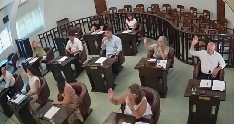 El Concejo Deliberante aprobó el Presupuesto Municipal 2026 y las ordenanzas Fiscal e Impositiva en una sesión marcada por fuertes cruces políticos El Concejo Deliberante aprobó el Presupuesto Municipal 2026 y las ordenanzas Fiscal e Impositiva en una sesión marcada por fuertes cruces políticos