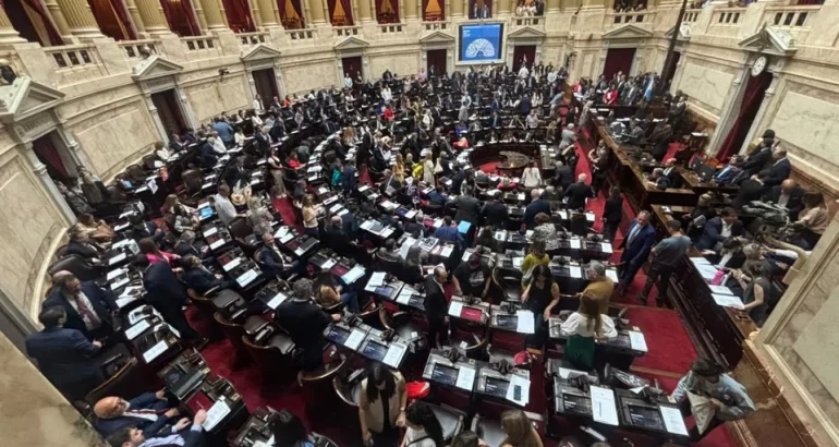 Diputados vuelve a sesionar con una agenda marcada por la reforma del Banco Central y la Inocencia Fiscal Diputados vuelve a sesionar con una agenda marcada por la reforma del Banco Central y la Inocencia Fiscal