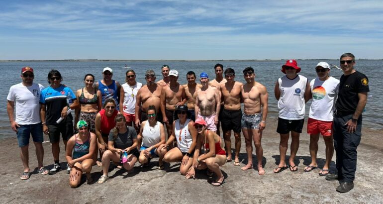 Guardavidas realizaron su reválida anual por primera vez en aguas del Epecuén Guardavidas realizaron su reválida anual por primera vez en aguas del Epecuén