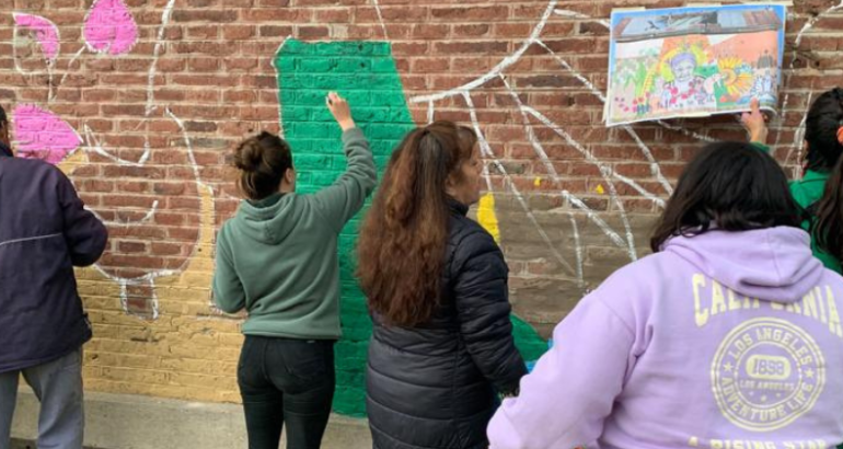 Inauguran en Carhué el mural “Ellas no estaban pintadas”, un homenaje a las mujeres del distrito Inauguran en Carhué el mural “Ellas no estaban pintadas”, un homenaje a las mujeres del distrito
