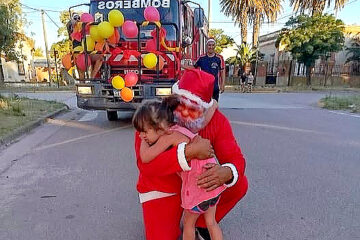 Papá Noel encendió la ilusión y la alegría en Rivera