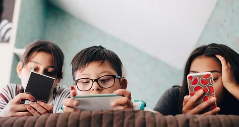 La Unión Europea planea restringir el acceso de adolescentes a redes sociales La Unión Europea planea restringir el acceso de adolescentes a redes sociales