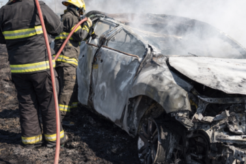 Violento choque en la Ruta 85: una camioneta se incendió y un auto volcó Violento choque en la Ruta 85: una camioneta se incendió y un auto volcó