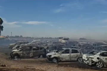 Decenas de autos secuestrados quedaron destruidos tras el incendio en Bahía