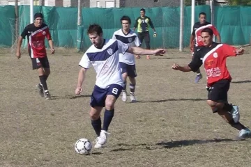 La Liga Regional de Fútbol de Coronel Suárez abrió la puerta al ingreso de tres clubes de Pringles La Liga Regional de Fútbol de Coronel Suárez abrió la puerta al ingreso de tres clubes de Pringles