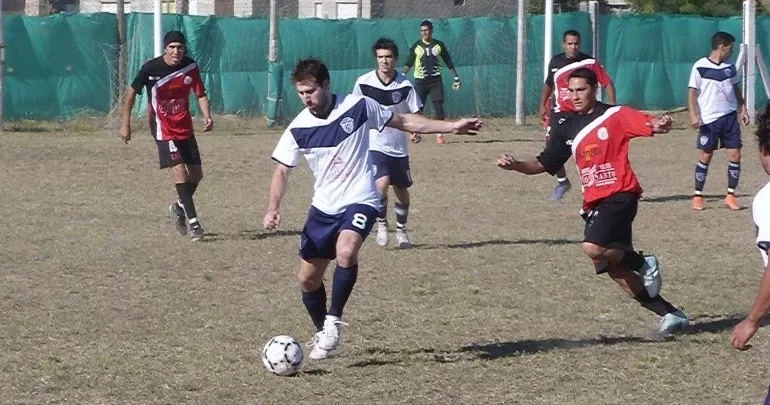 La Liga Regional de Fútbol de Coronel Suárez abrió la puerta al ingreso de tres clubes de Pringles La Liga Regional de Fútbol de Coronel Suárez abrió la puerta al ingreso de tres clubes de Pringles