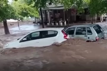 Caos en Mendoza: miles de usuarios sin luz y rescates por un fuerte temporal Caos en Mendoza: miles de usuarios sin luz y rescates por un fuerte temporal