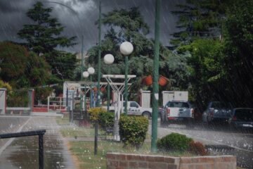 El SMN elevó a Naranja el alerta y advierte por fuertes tormentas, lluvias intensas y ráfagas superiores a 100 km/h en la región El SMN elevó a Naranja el alerta y advierte por fuertes tormentas, lluvias intensas y ráfagas superiores a 100 km/h en la región