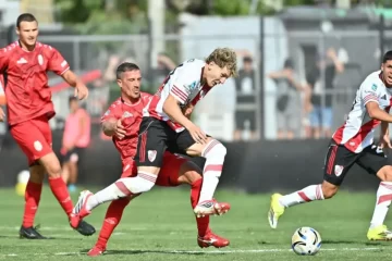 River arrancó el Apertura con un triunfo 1 a 0 sobre Barracas Central