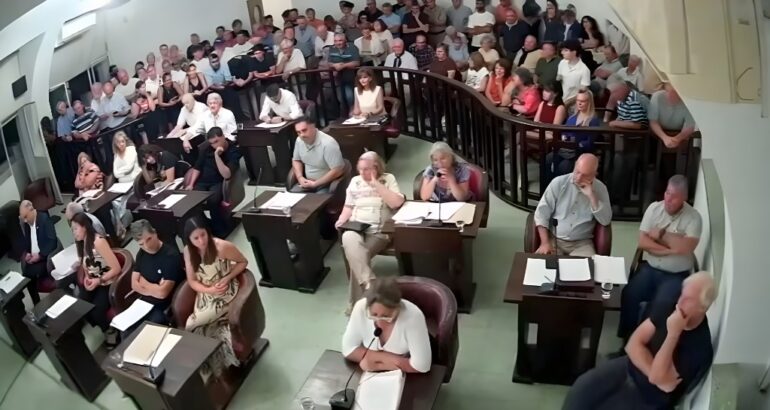 Aumento de más del 100% en la Red Vial y 30% en general: entre abucheos, se aprobó la Impositiva 2026 de Adolfo Alsina Aumento de más del 100% en la Red Vial y 30% en general: entre abucheos, se aprobó la Impositiva 2026 de Adolfo Alsina