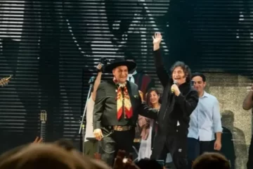 Echaron al Chaqueño Palavecino de la Asociación Federal de Raíces Criollas tras cantar con Milei