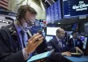 El riesgo país rompió el piso de los 500 puntos básicos en medio de una nueva suba de los bonos argentinos