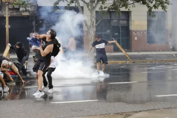 “Son delincuentes organizados y se les acabó la joda”: la reacción del Gobierno ante los incidentes
