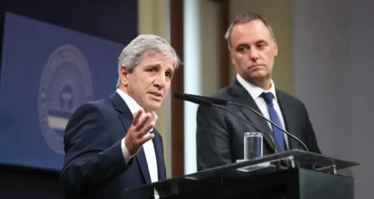 Se profundiza el ajuste: Adorni y Caputo le pasaron la motosierra a 211 programas gubernamentales por un total de $2,3 billones Se profundiza el ajuste: Adorni y Caputo le pasaron la motosierra a 211 programas gubernamentales por un total de $2,3 billones