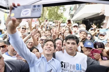 Kicillof fue el único gobernador en la plaza y apuntó a sus pares: «la pregunta es quién está dispuesto a plantarse»