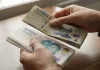 Los salarios registrados cayeron por séptimo mes consecutivo en marzo y acumulan una baja de 4,67% real Los salarios registrados cayeron por séptimo mes consecutivo en marzo y acumulan una baja de 4,67% real