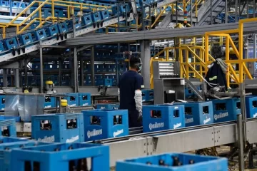 Cervecería Quilmes reduce a un tercio el personal de su planta de Zárate Cervecería Quilmes reduce a un tercio el personal de su planta de Zárate