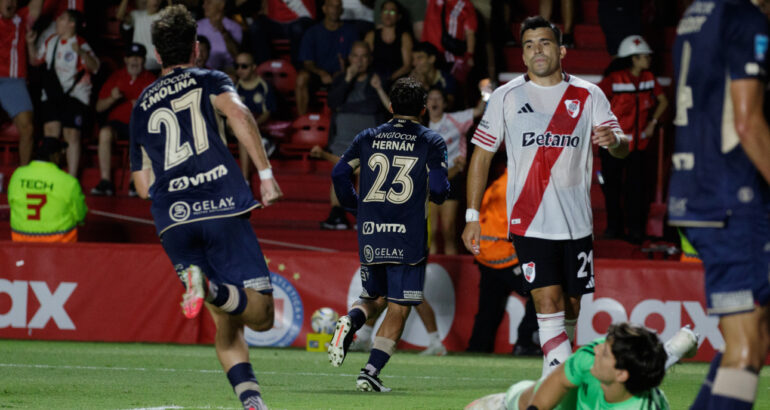 River no levanta cabeza: perdió 1-0 ante Argentinos River no levanta cabeza: perdió 1-0 ante Argentinos