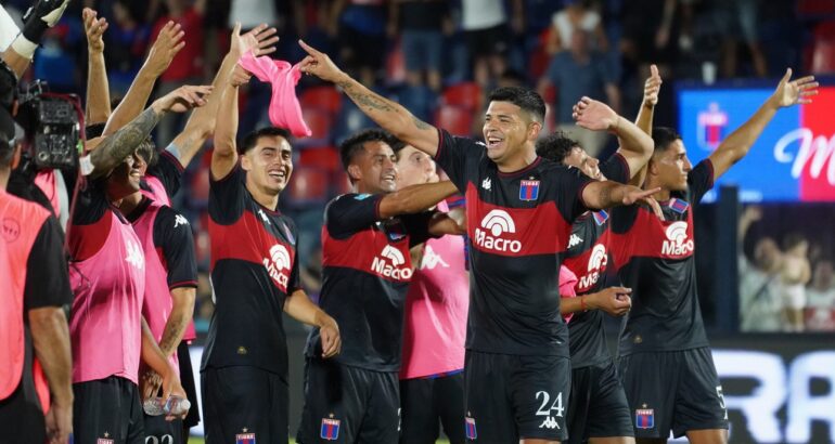 Racing perdió con Tigre y se hunde en el Apertura Racing perdió con Tigre y se hunde en el Apertura