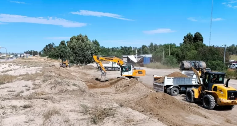 Precaución al tránsito: se ejecutan trabajos de reasfaltado en la RN 33, cerca de Bahía Precaución al tránsito: se ejecutan trabajos de reasfaltado en la RN 33, cerca de Bahía