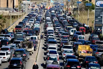 Colapso en rutas y caos aéreo en Medio Oriente: miles de personas buscan huir del conflicto