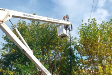 Carhué: continúan los trabajos de mantenimiento en el alumbrado público