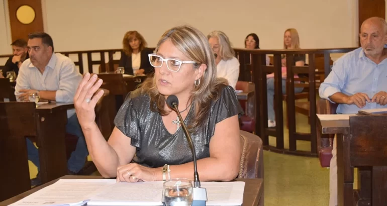 Preocupación por deuda con bioquímicos: el HCD pidió informes por la situación en el Hospital de Carhué Preocupación por deuda con bioquímicos: el HCD pidió informes por la situación en el Hospital de Carhué