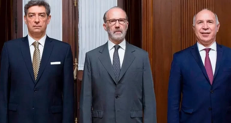 En medio de la pulseada con la CGT, el Gobierno anticipa que la reforma laboral “terminará en la Corte”