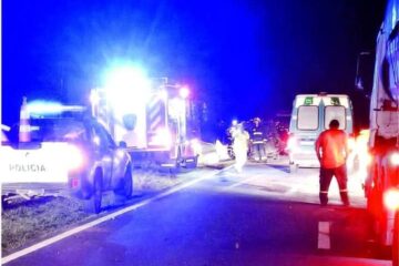 Trágico choque en Ruta Nacional 5: murieron cuatro personas tras la colisión entre dos camiones y un auto Trágico choque en Ruta Nacional 5: murieron cuatro personas tras la colisión entre dos camiones y un auto
