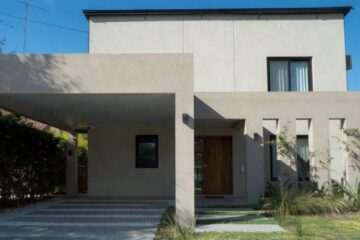 Le adjudican a Adorni una casa en un country: hay expensas por $700 mil a nombre de su mujer