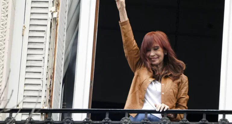Causa Vialidad: fiscal pide decomisar el departamento donde Cristina está detenida Causa Vialidad: fiscal pide decomisar el departamento donde Cristina está detenida