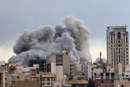 EE.UU. lanzó nuevos ataques contra Irán y recrudece la tensión en el estrecho de Ormuz EE.UU. lanzó nuevos ataques contra Irán y recrudece la tensión en el estrecho de Ormuz
