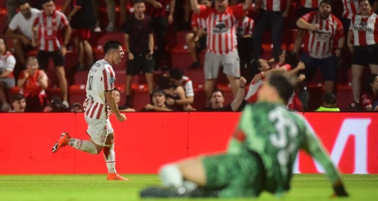 Instituto busca acercarse a los playoffs en su visita a Newell’s Instituto busca acercarse a los playoffs en su visita a Newell’s