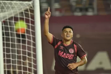 Lanús goleó a Newell’s y lo dejó en zona de descenso