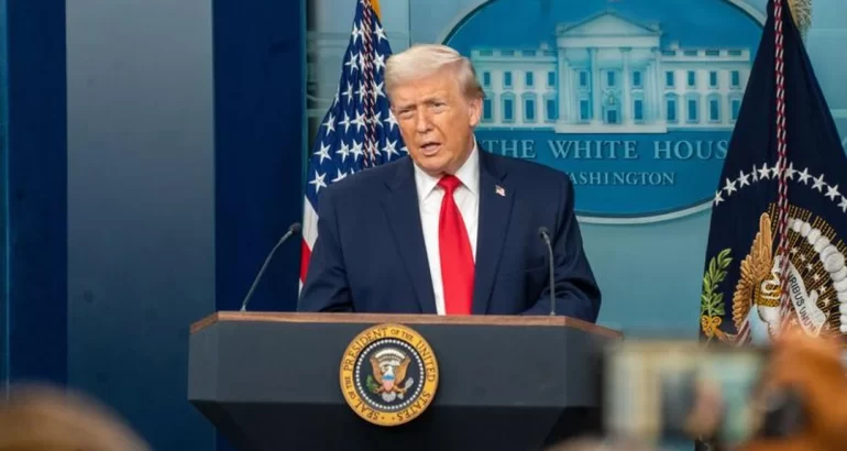 Trump admitió que podría retirarle el apoyo al Reino Unido en la disputa con Argentina por las Islas Malvinas Trump admitió que podría retirarle el apoyo al Reino Unido en la disputa con Argentina por las Islas Malvinas