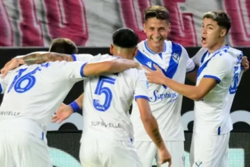 Vélez le ganó a Estudiantes y se afianzó en lo alto de la Zona A