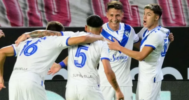 Vélez le ganó a Estudiantes y se afianzó en lo alto de la Zona A
