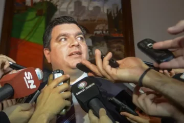 Balearon el auto de un exintendente interino y le dieron 15 días para que se vaya de Bahía Blanca