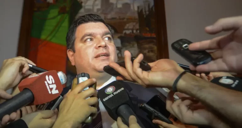 Balearon el auto de un exintendente interino y le dieron 15 días para que se vaya de Bahía Blanca