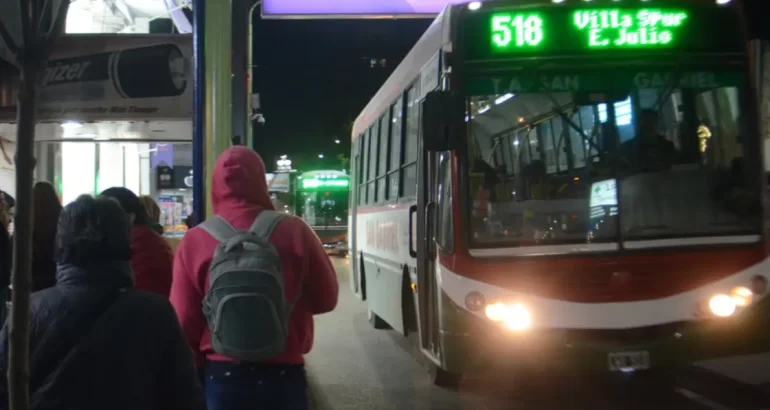 Colectivos en Bahía Blanca: reducen frecuencias y suspenden el servicio nocturno desde las 20.30