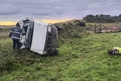 Tragedia en Villarino: murió un hombre tras el vuelco de una camioneta