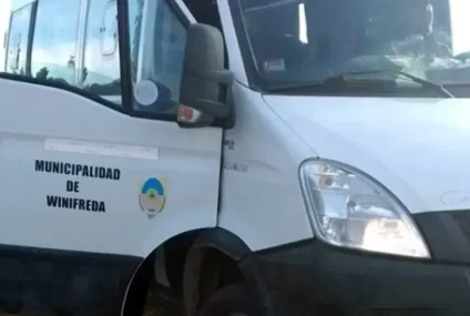 Formalizaron a dos jóvenes por un abuso sexual en la combi municipal de Winifreda