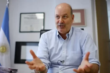 Sturzenegger va al Senado a defender el proyecto de ley sobre propiedad privada