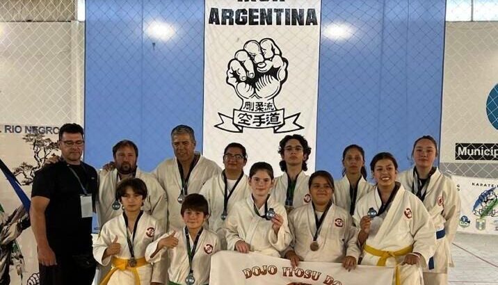 Destacada actuación de la Escuela Municipal de Karate de Adolfo Alsina en el Open Patagónico Destacada actuación de la Escuela Municipal de Karate de Adolfo Alsina en el Open Patagónico
