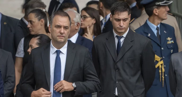 Adorni resiste presiones internas y demora la presentación de su declaración jurada Adorni resiste presiones internas y demora la presentación de su declaración jurada