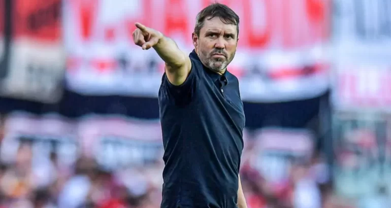 Coudet luego de perder el Superclásico: “Es imposible que no te pegue esta derrota”